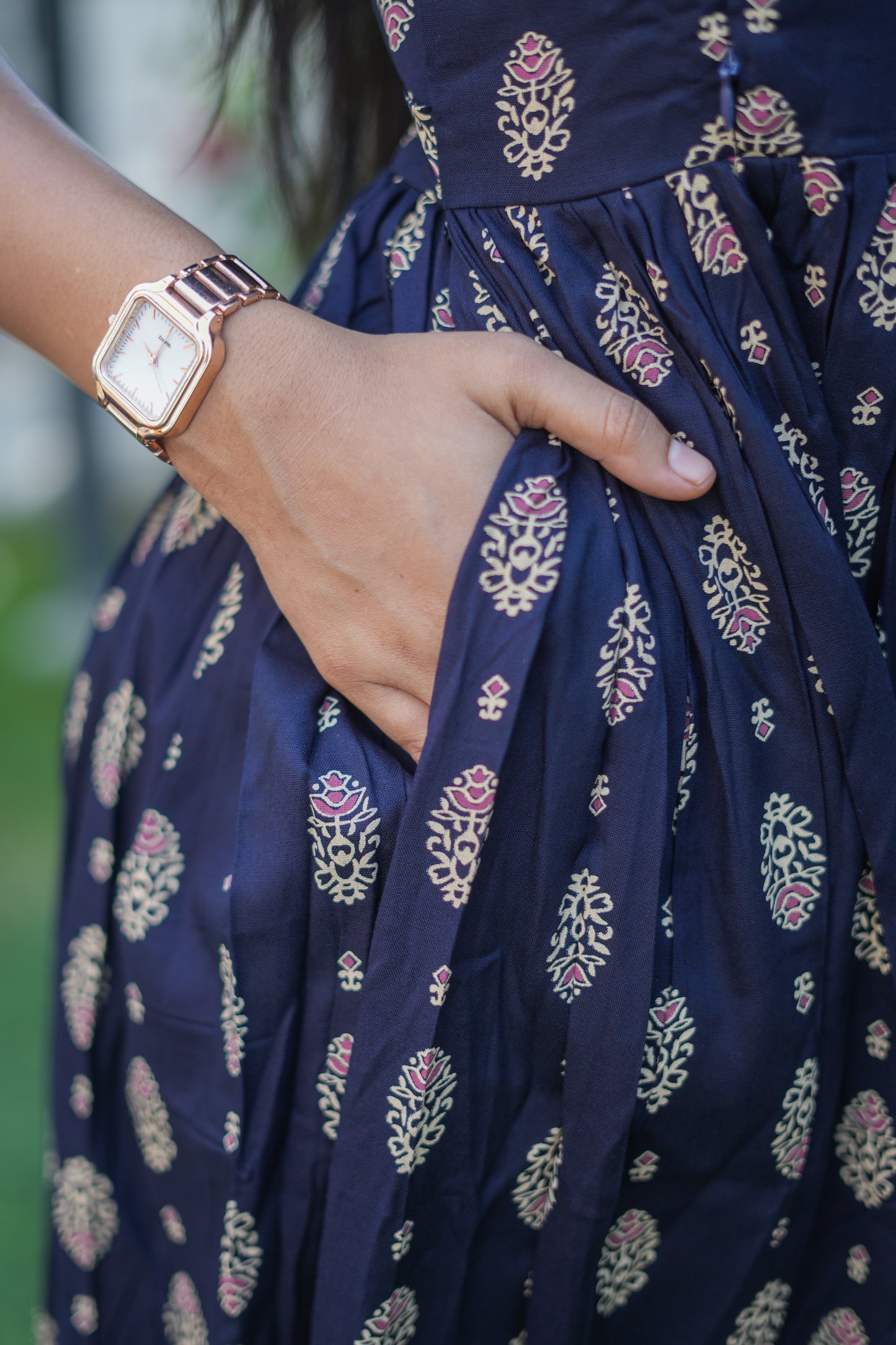 Zipper Feeding Maxi Ink Silk Pattern