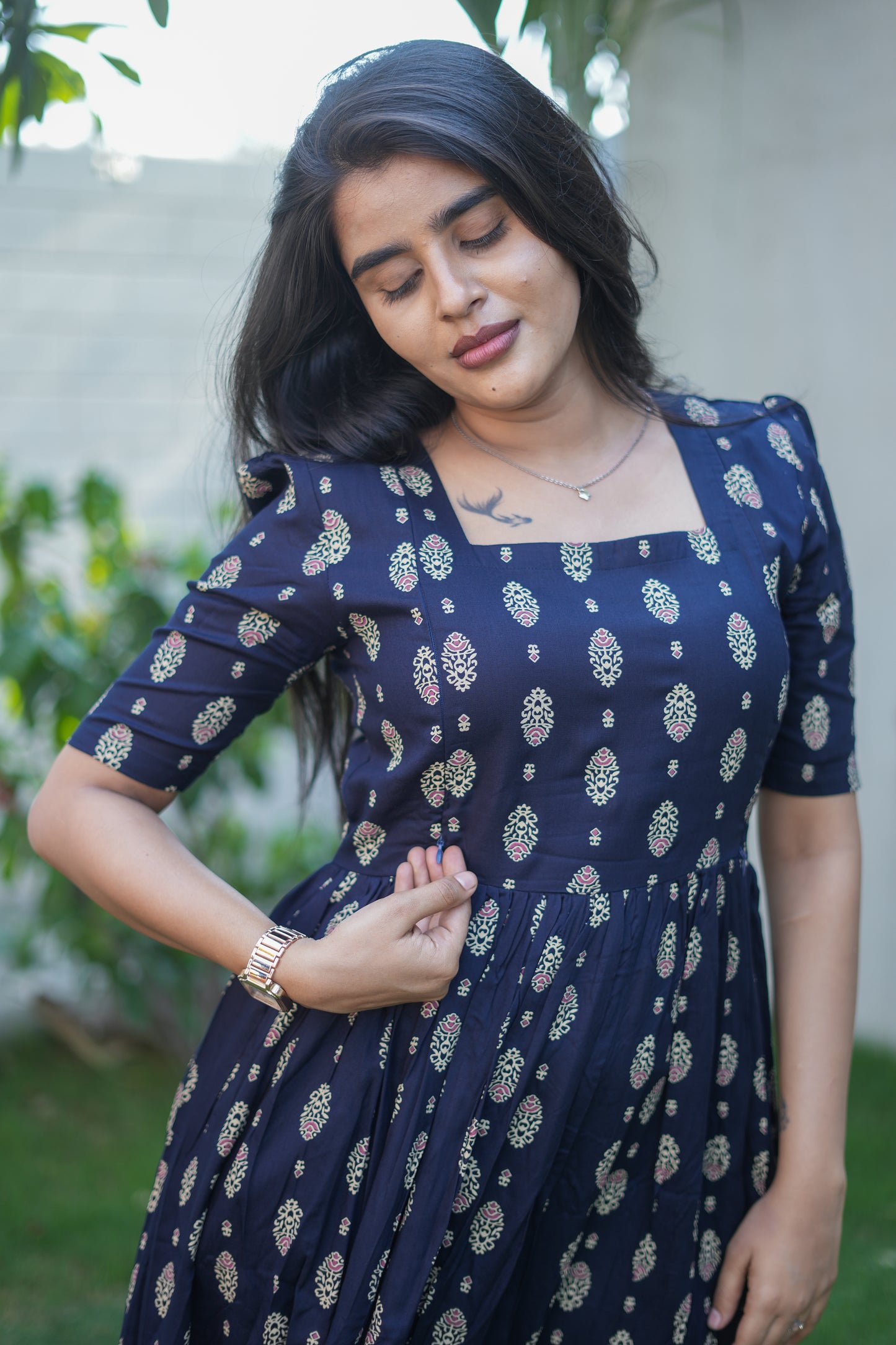 Zipper Feeding Maxi Ink Silk Pattern