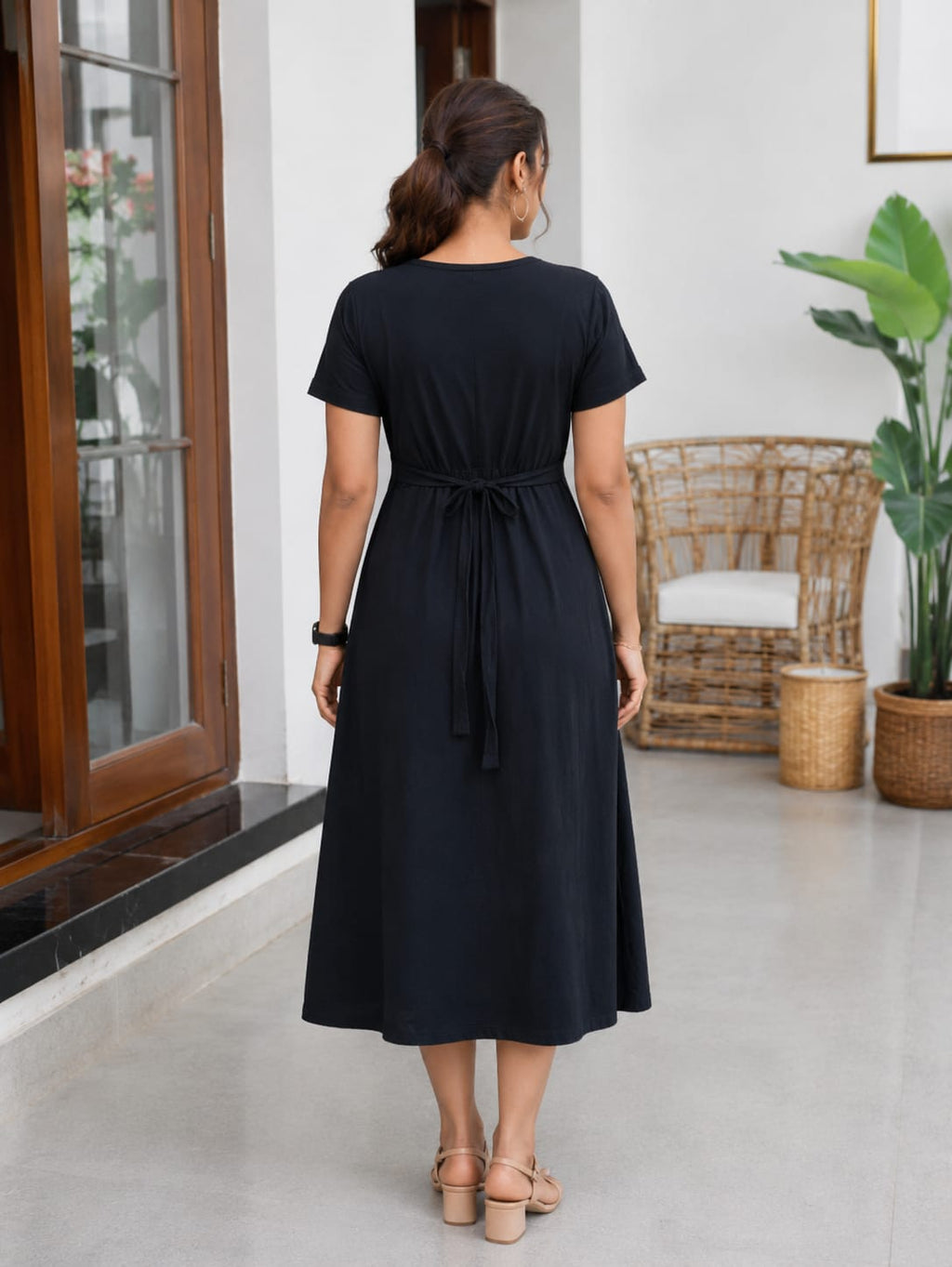 Capri Feeding Wear with Puff Sleeve Plain Black peacock