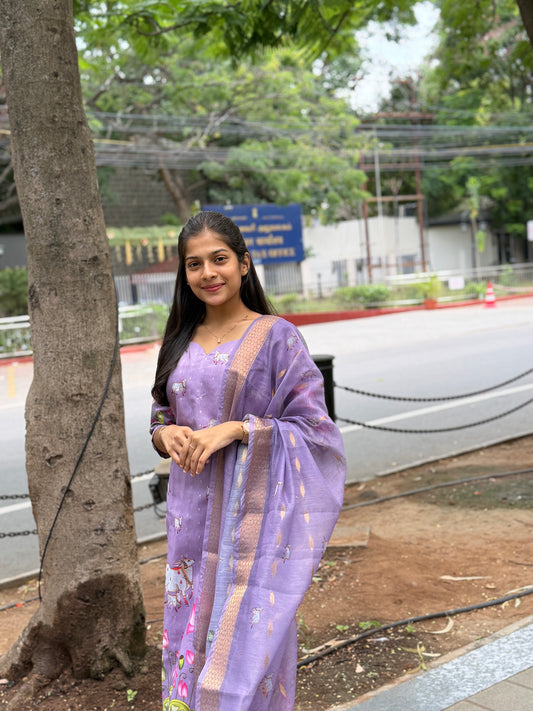 Lara Lilac Muse – 3 Piece Muslin Chanderi Set | LCSL 024