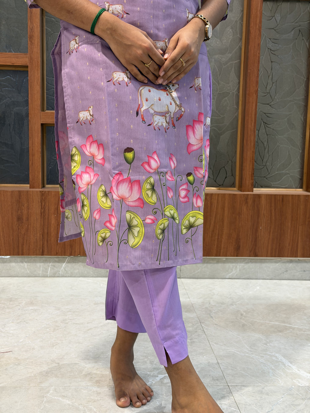 Lavender Pichwai Lotus & Cow Print 3 Pcs Kurta Set