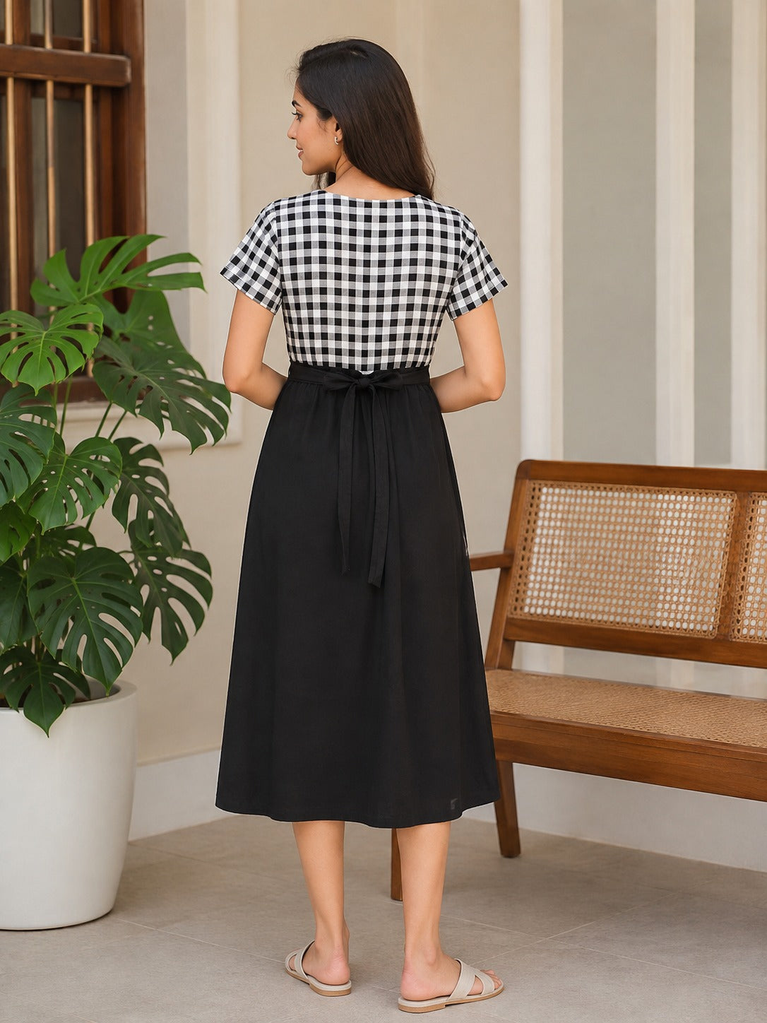 Capri Feeding Wear without Puff Sleeve Plain Black Checkers